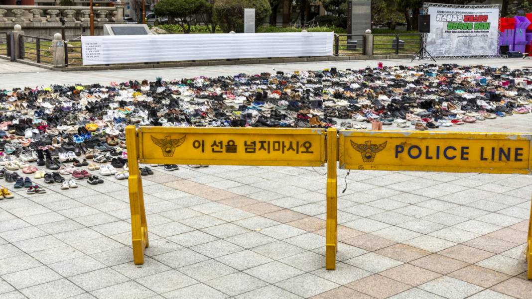 Güney Kore'de Filistin'e destek eylemi: Yüzlerce ayakkabı yere bırakıldı 5